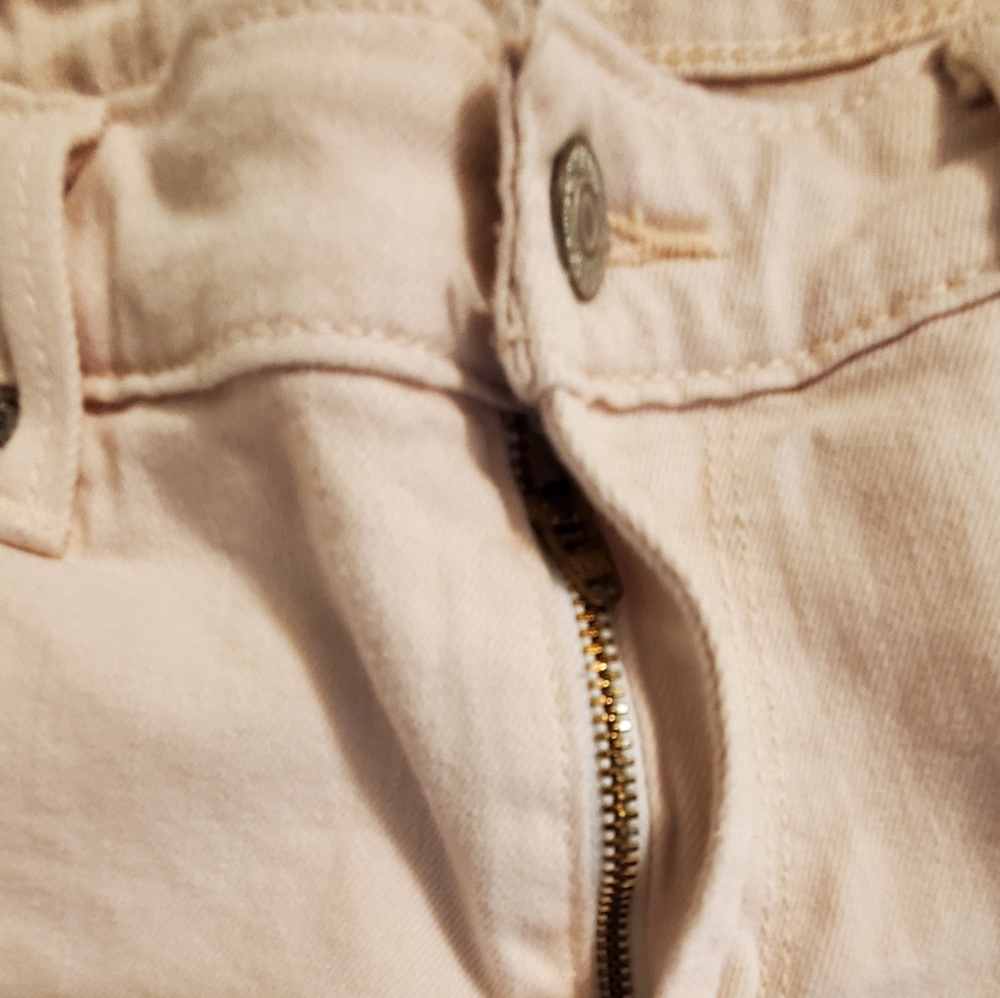 Levis Women's Size 8 Pale Pink Denim Shorts - Picture 5 of 6